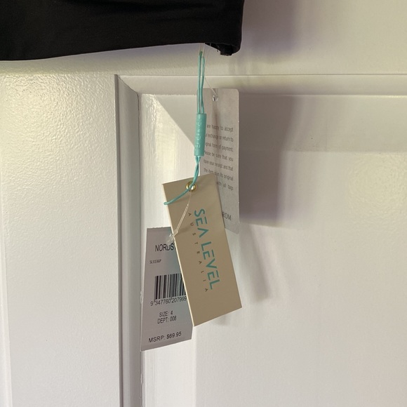 NWT Ruffle bikini top - Picture 3 of 5